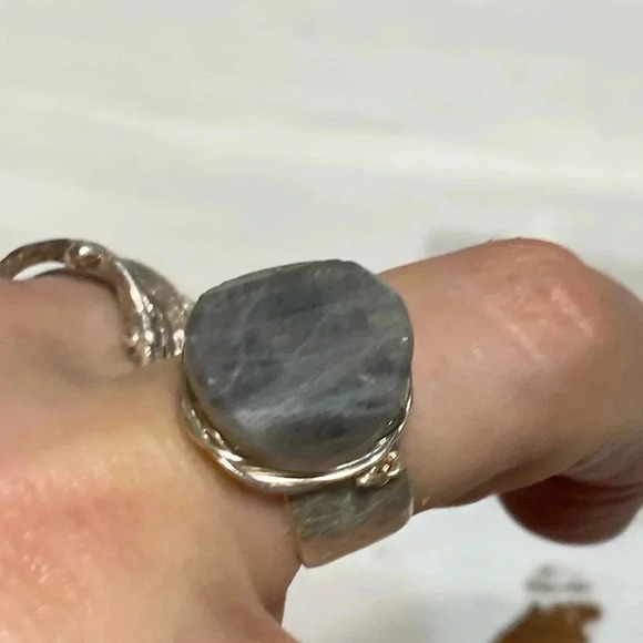 Handcrafted wire wrapped silver tone hammered adjustable Labradorite ring. - Picture 1 of 10